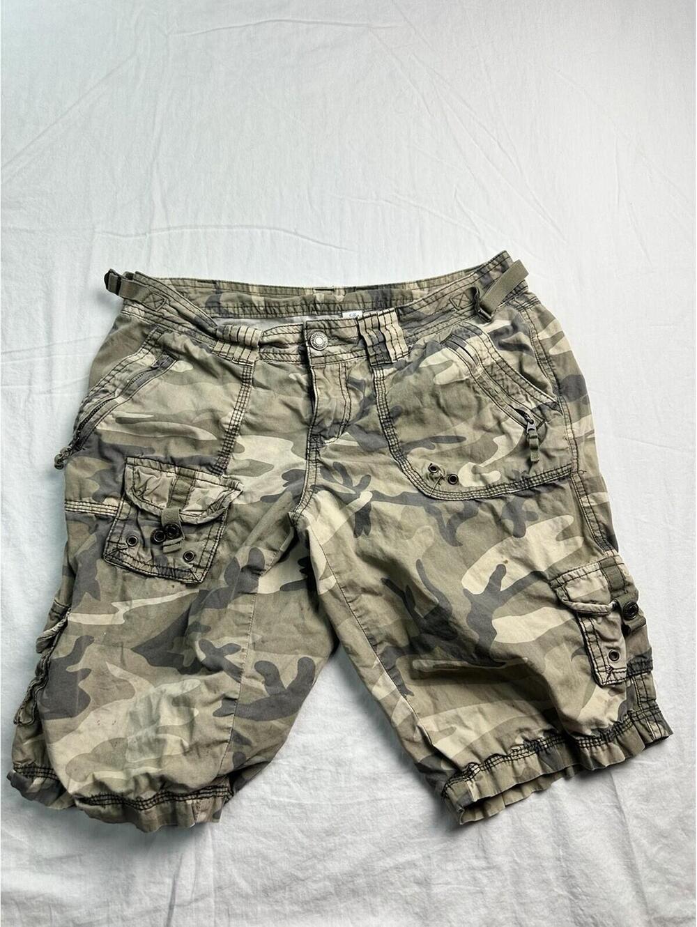 🪖 Y2K Camo Cargo Utility Shorts Womens 5/6 26-1 🪖 - Picture 2 of 12